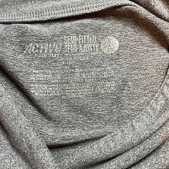Old navy active semi fitted long sleeve top size small, running - Picture 7 of 8